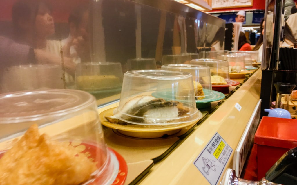 rotating_sushi_mori_mori_sushi_omicho_market_kanazawa_japan - The