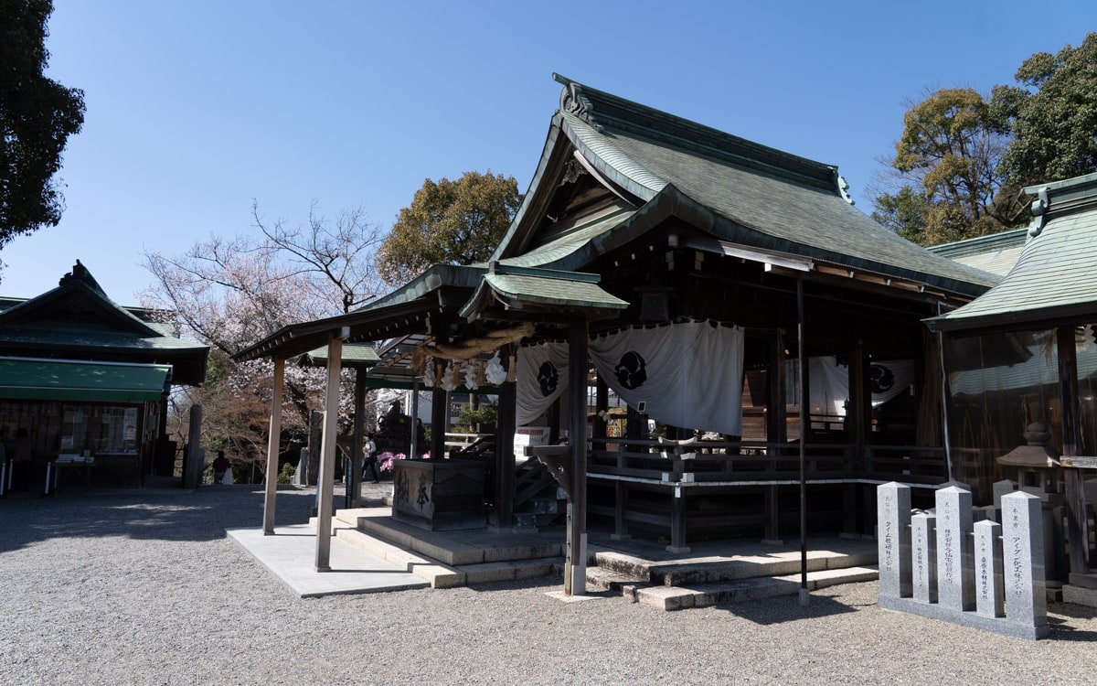 The main hall of Haritsuna Shrine