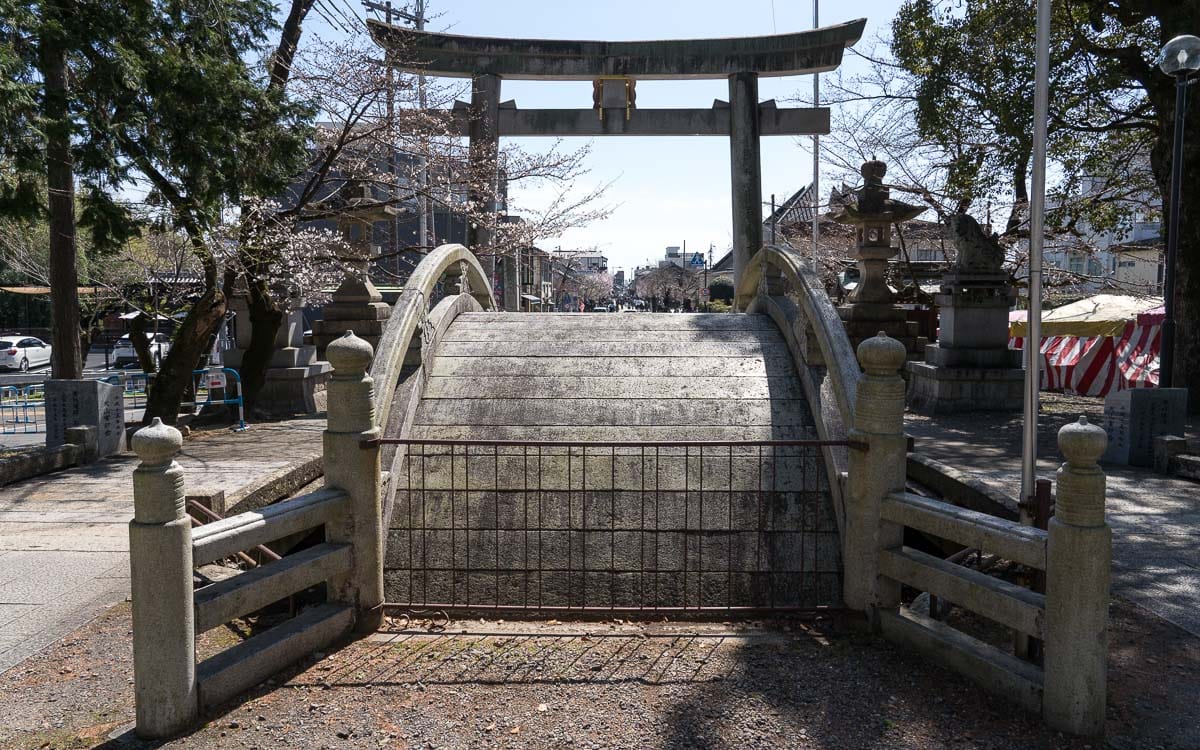 Stone-arched bridge, Haritsuna Shrine