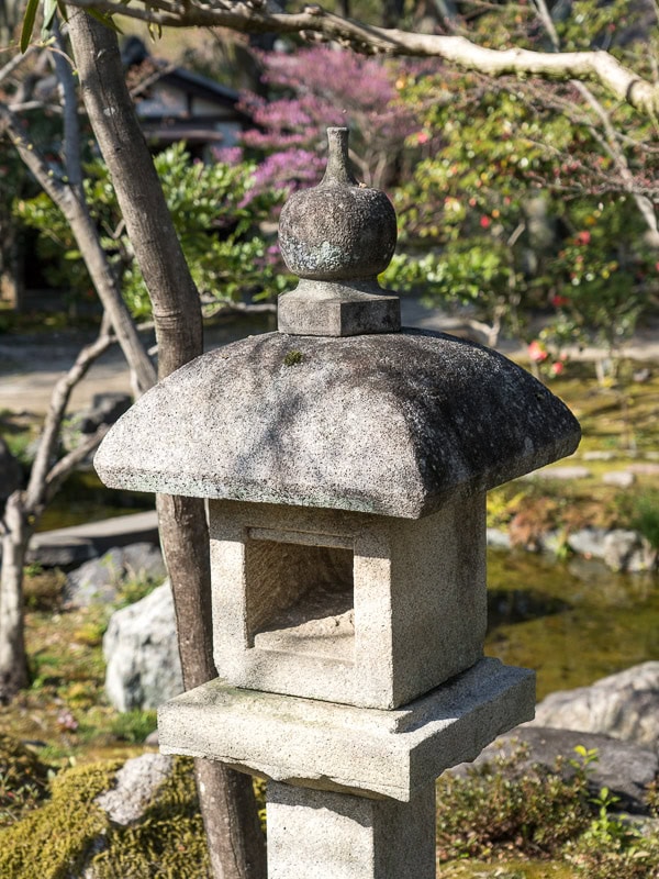 Stone lantern