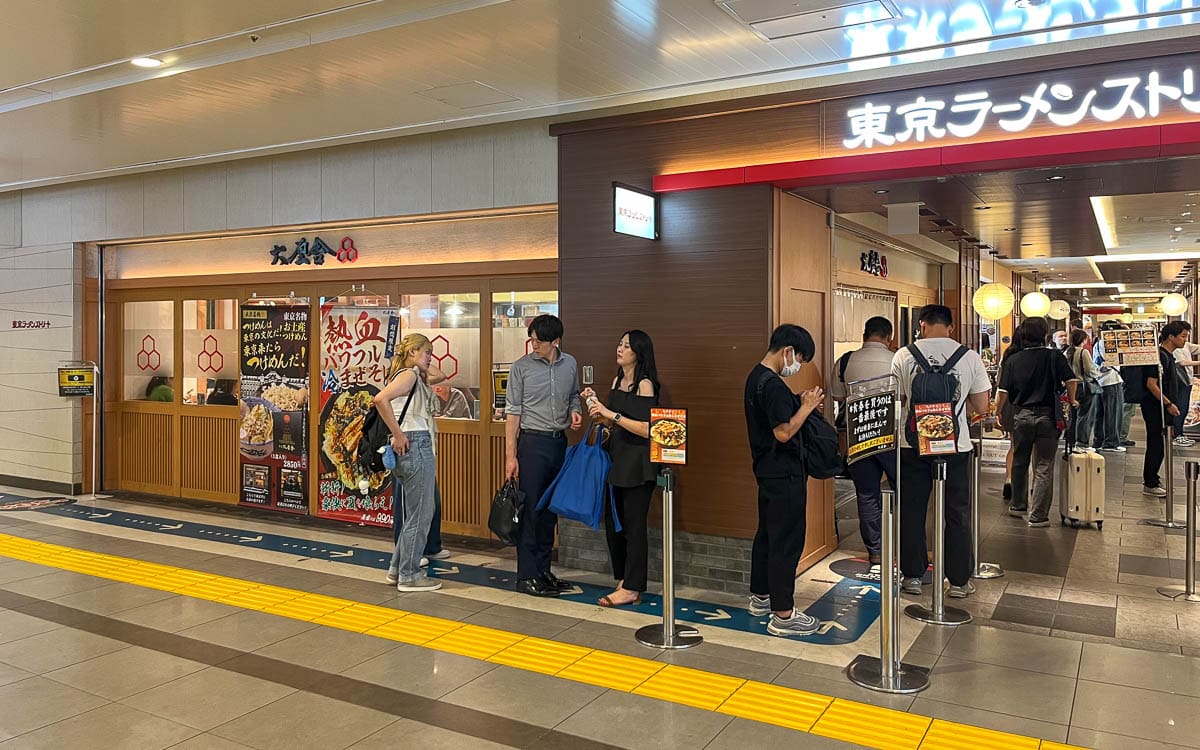 Rokurinsha, located on Ramen Street at Tokyo Station